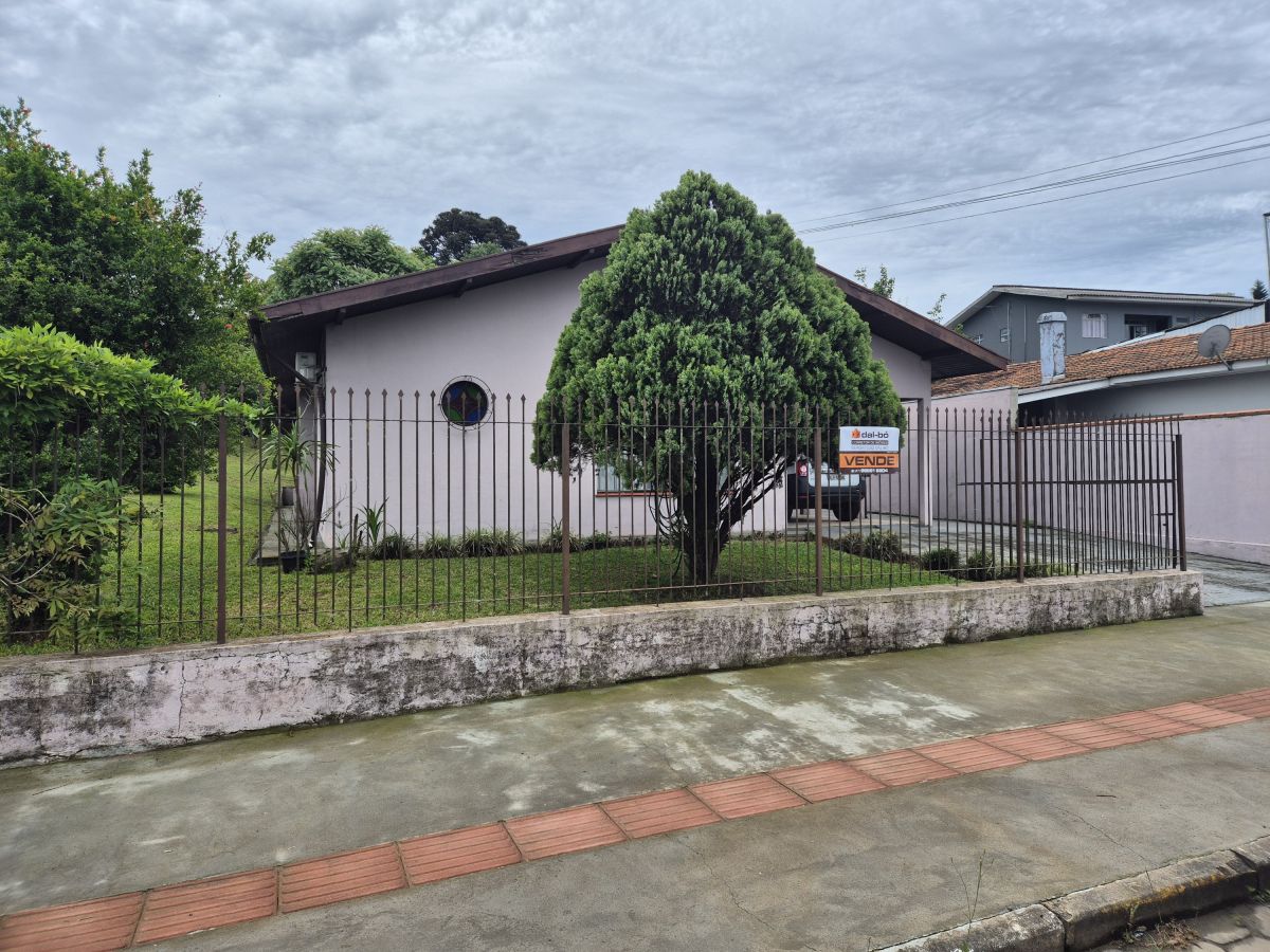 Imagem do A VENDA - Casa em alvenaria com 210 m2 - Terreno com 800 m2 - Frente pavimentada - Financiável